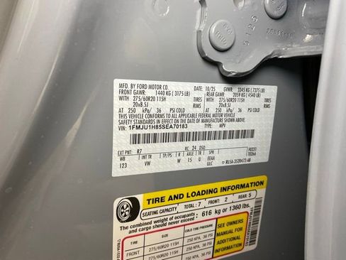 New 2025 Ford Expedition Active image 29