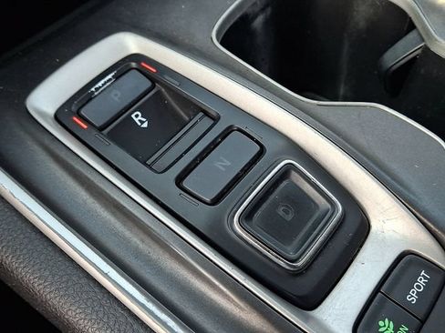 Used 2019 Honda Accord EX image 17