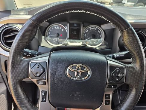 Used 2019 Toyota Tacoma SR5 RWD image 25