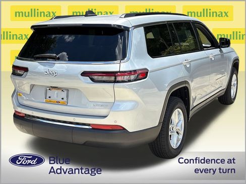 Used 2025 Jeep Grand Cherokee L Laredo w/ Trailer Tow Package RWD image 4
