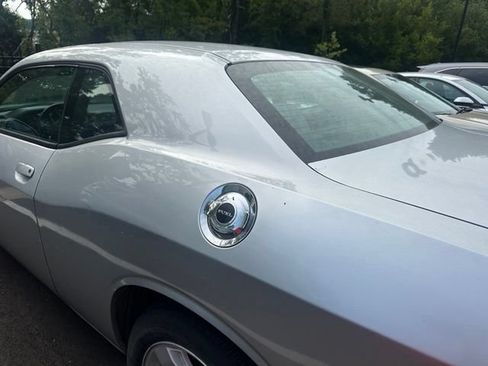 Used 2012 Dodge Challenger SXT RWD image 8
