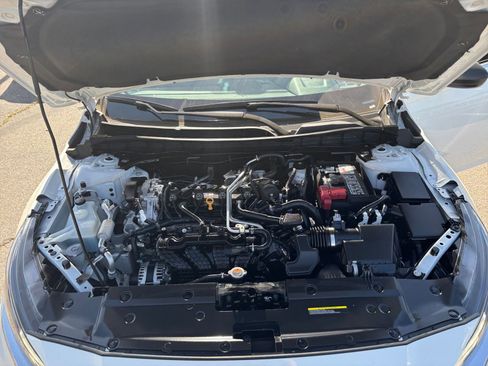 Used 2025 Nissan Altima 2.5 SV FWD image 31