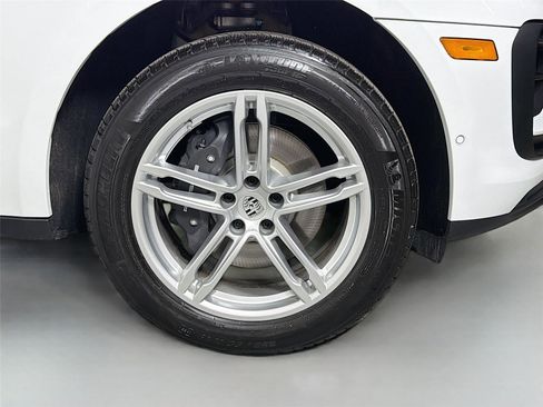 Certified 2026 Porsche Macan AWD/4WD image 14
