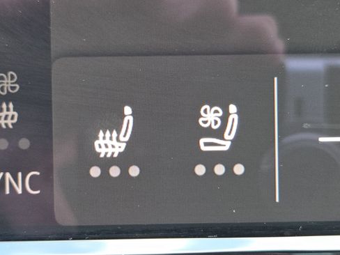 Used 2025 Volkswagen Atlas SE image 4