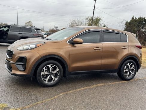 Used 2021 Kia Sportage LX image 3