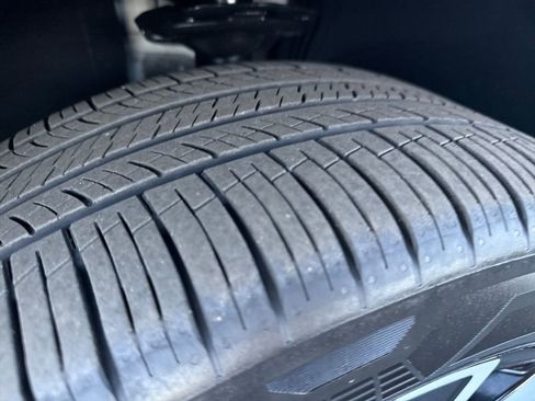 Used 2025 Volkswagen Atlas Cross Sport SE image 30