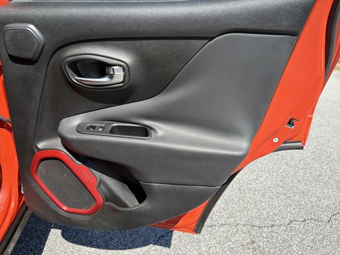 Used 2015 Jeep Renegade Trailhawk w/ Popular Equipment Group AWD/4WD image 19