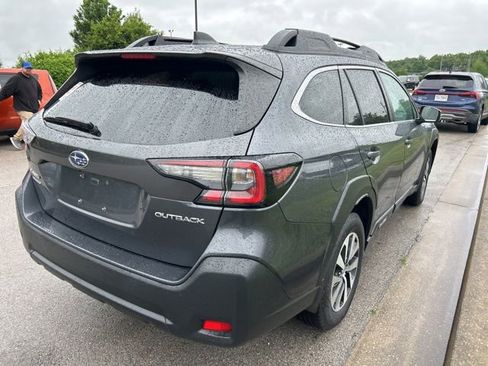 Used 2023 Subaru Outback Premium AWD/4WD image 3