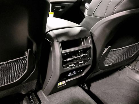 Used 2025 Jeep Grand Cherokee Limited image 32