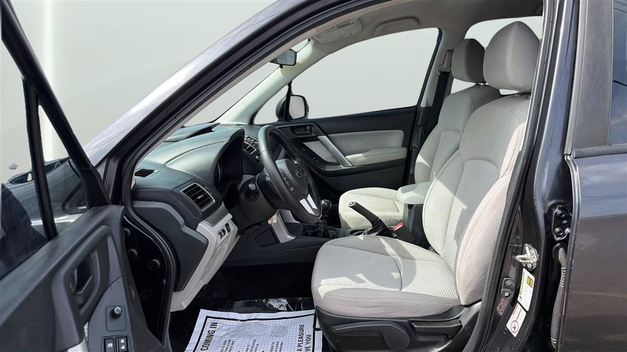 Used 2017 Subaru Forester 2.5i AWD/4WD image 11