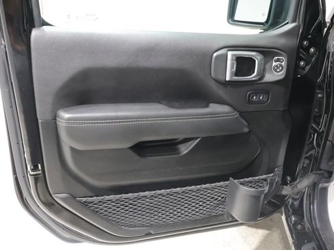 Used 2023 Jeep Wrangler Unlimited Sahara AWD/4WD image 12