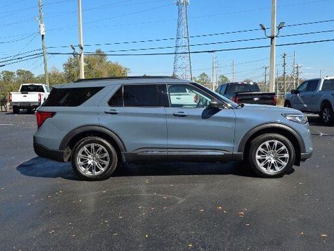 Certified 2025 Ford Explorer Active w/ Active Comfort Package image 8