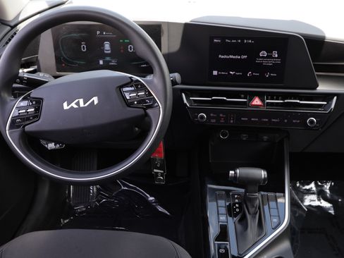 Used 2023 Kia Niro LX FWD image 7