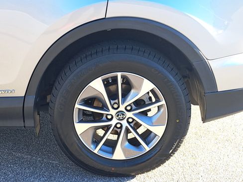 Used 2018 Toyota RAV4 LE image 30