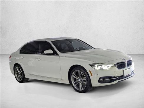 Used 2018 BMW 330i Sedan RWD image 3