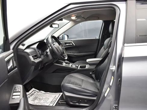 Used 2024 Mitsubishi Outlander FWD image 14