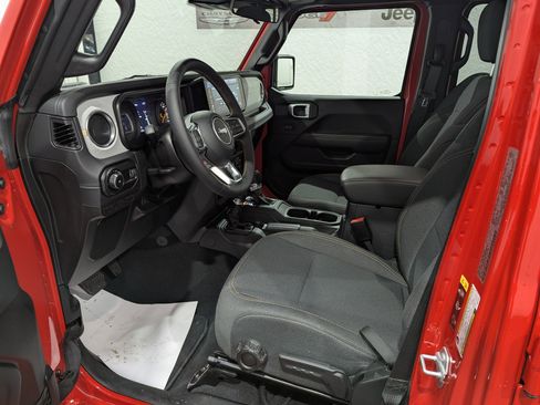 Used 2024 Jeep Wrangler Unlimited Sahara image 13