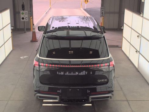 Used 2025 INFINITI QX80 Sensory image 9