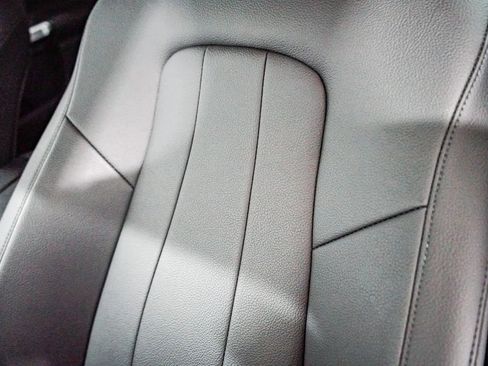 Used 2025 Mercedes-Benz GLB 250 4MATIC image 26