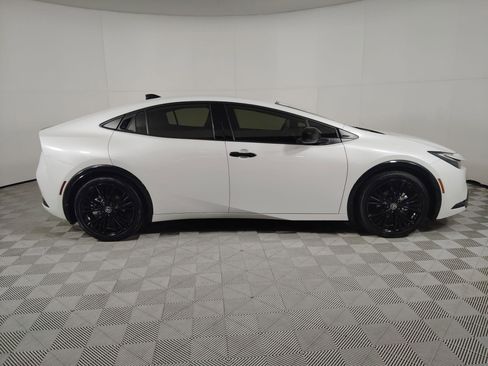 Used 2025 Toyota Prius XLE image 8