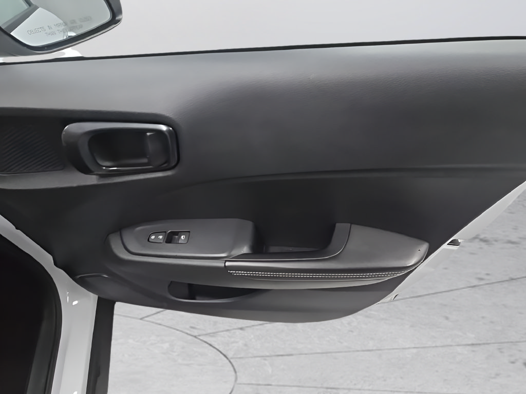 Used 2022 Hyundai Venue Limited FWD image 24