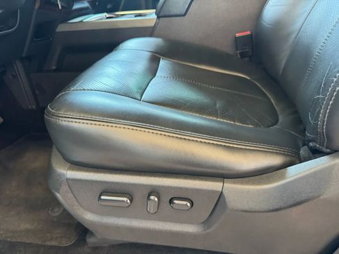 Used 2011 Ford F250 Lariat w/ Lariat Interior Pkg image 13