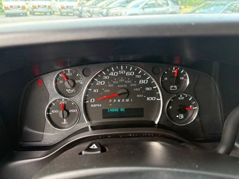 Used 2025 Chevrolet Express 2500 w/ Driver Convenience Package RWD image 36