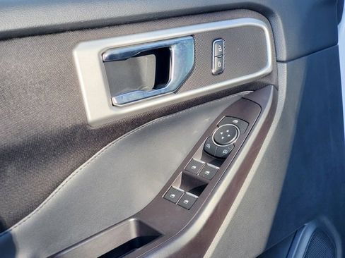 Used 2020 Ford Explorer XLT image 9