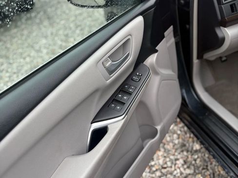 Used 2017 Toyota Camry XLE image 32