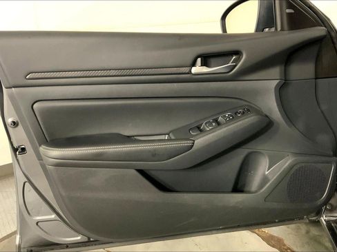 Used 2025 Nissan Altima 2.5 SV image 24