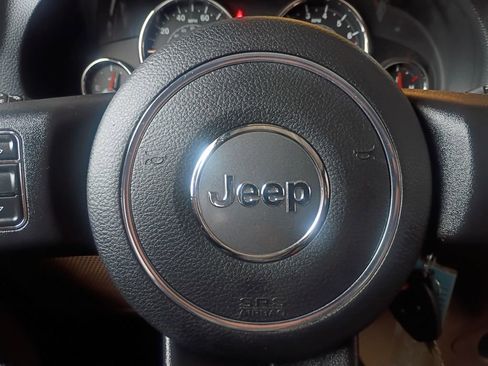 Used 2017 Jeep Wrangler Unlimited Sahara w/ Connectivity Group AWD/4WD image 5