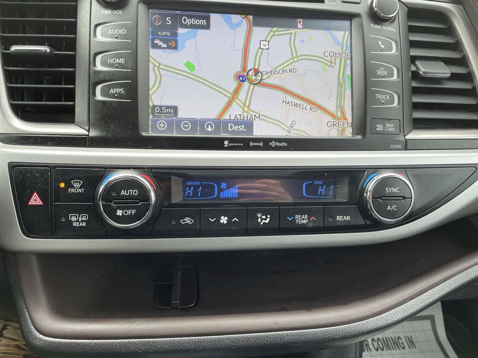Used 2019 Toyota Highlander XLE AWD/4WD image 20