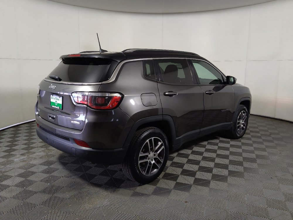 Used 2018 Jeep Compass Latitude w/ Popular Equipment Group AWD/4WD image 10
