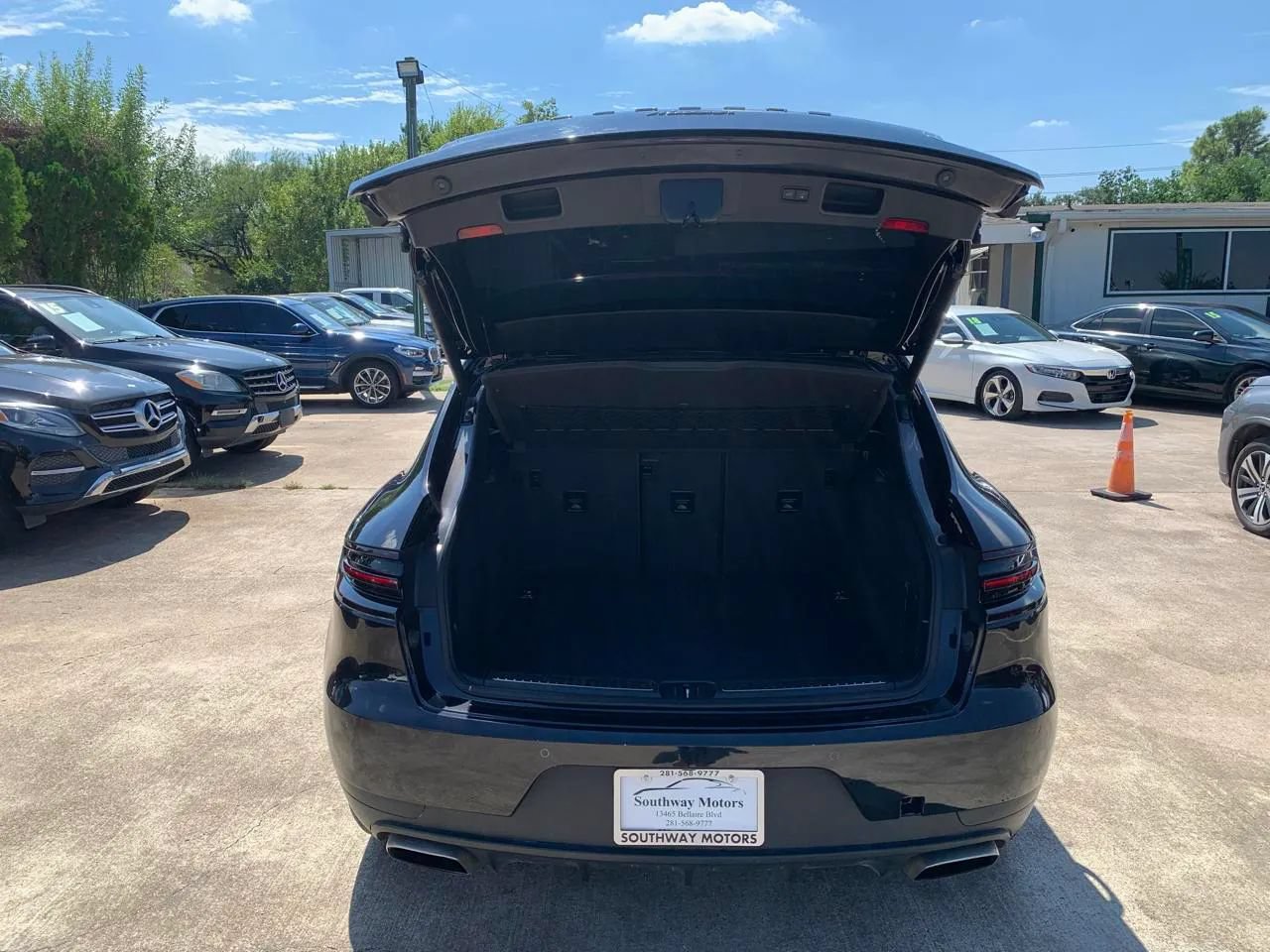 Used 2017 Porsche Macan AWD/4WD image 21