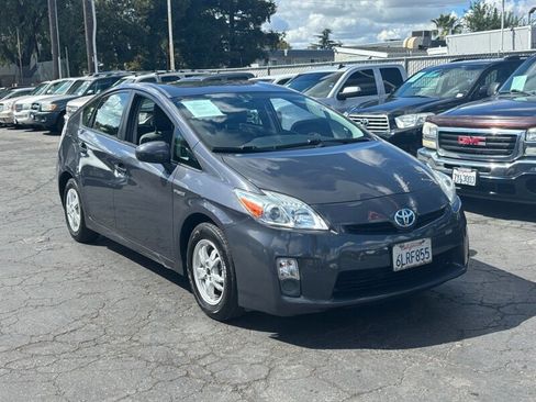 Used 2010 Toyota Prius III image 1