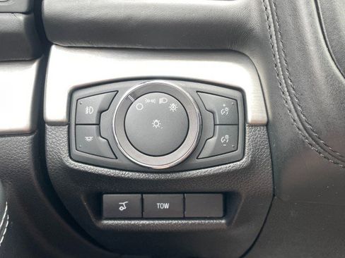 Used 2019 Ford Explorer Platinum image 26