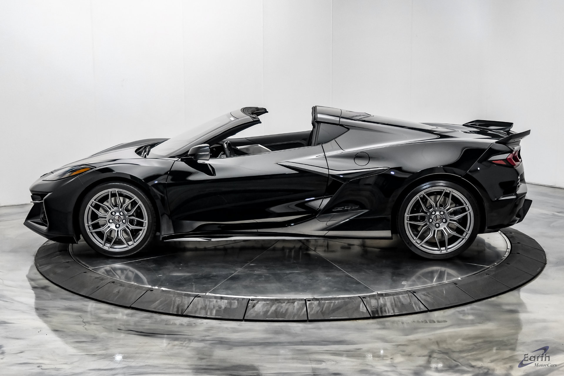 Used 2024 Chevrolet Corvette Z06 RWD image 9