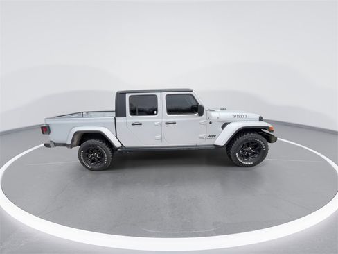 Used 2022 Jeep Gladiator Willys image 9