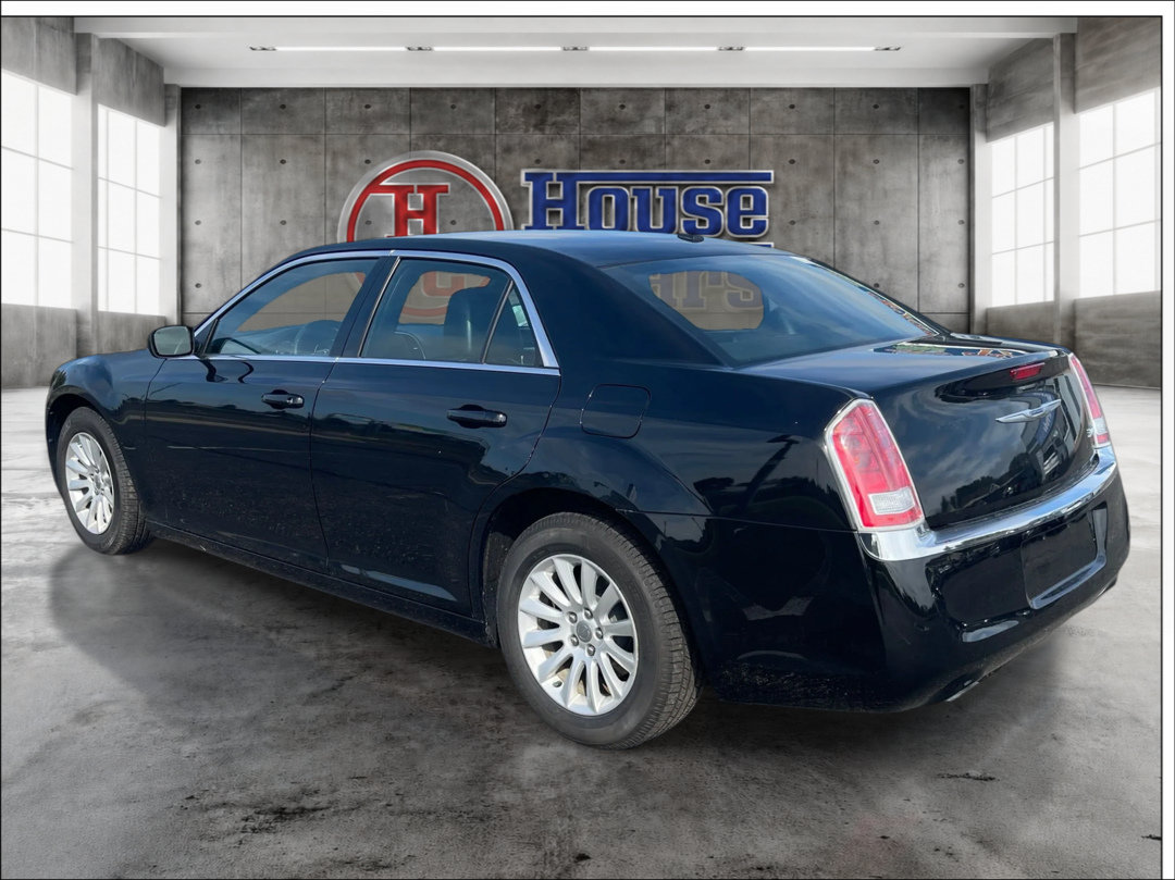 Used 2014 Chrysler 300 w/ Driver Convenience Group RWD image 7