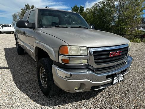 Used 2005 GMC Sierra 2500 SLT w/ Skid Plate Package image 2