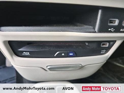 Used 2018 Chrysler Pacifica Touring-L Plus image 22