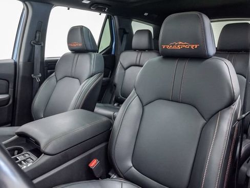 Used 2025 Honda Pilot TrailSport image 11