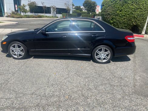 Used 2010 Mercedes-Benz E 550 Sedan image 2