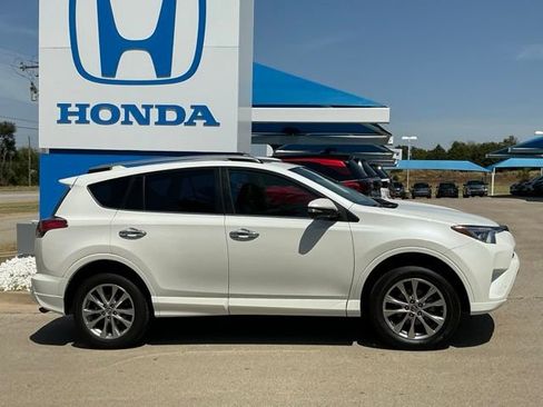 Used 2017 Toyota RAV4 Platinum FWD image 2