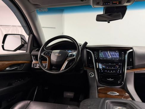 Used 2017 Cadillac Escalade Luxury AWD/4WD image 52