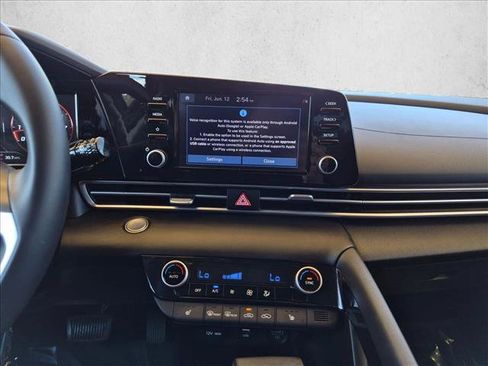 Used 2022 Hyundai Elantra SEL w/ Convenience Package FWD image 13