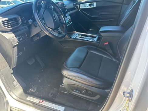 Used 2022 Ford Explorer ST-Line w/ Class IV Trailer Tow Package image 6