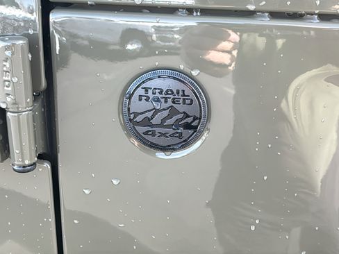 New 2025 Jeep Gladiator Sport image 10