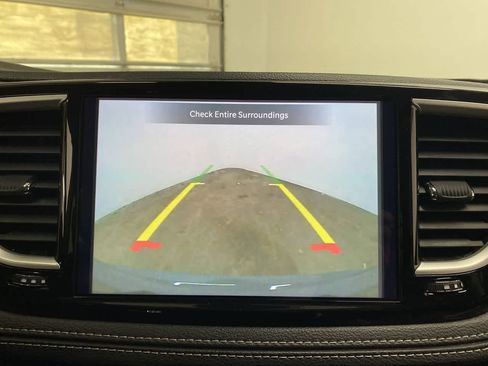 Used 2023 Chrysler Pacifica Touring-L image 24