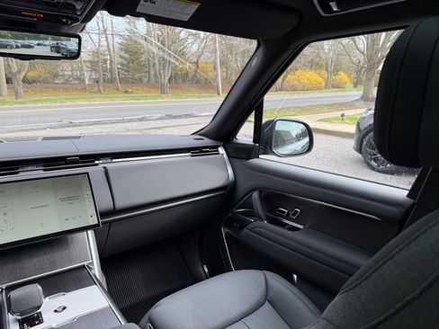 New 2025 Land Rover Range Rover SE image 10